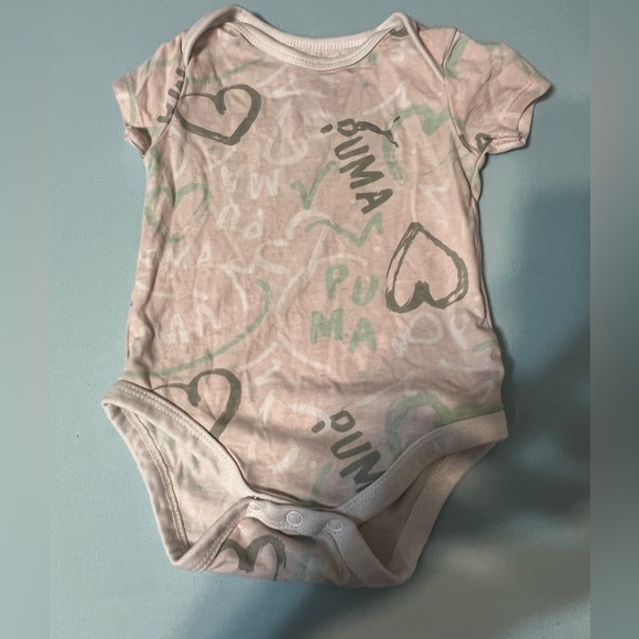 Baby girl PUMA onesies —set of four— - Picture 5 of 13